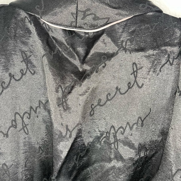 Victoria’s Secret Black Satin Script Robe – Size L/XL (NWT) - Picture 2 of 6